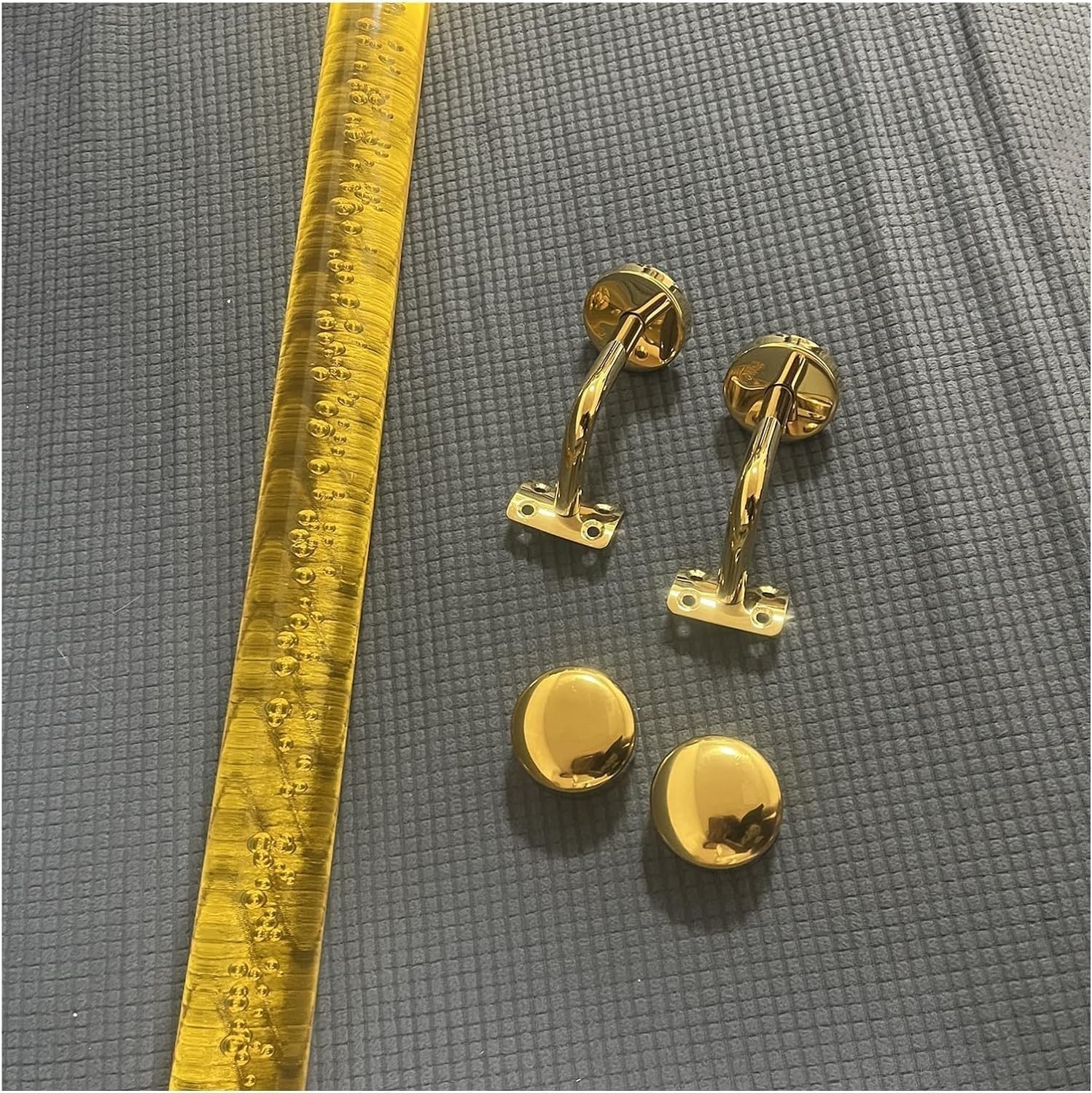 コンサーティーナドア内部、コンサーティーナドア、金属レールトラック